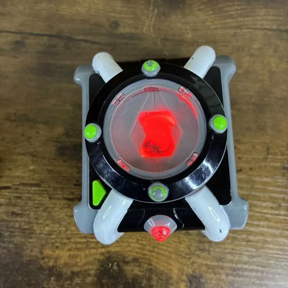 Ben 10 Deluxe Omnitrix FX Watch  w/Ben/Alien Voices Lights Sound Playmates 2017